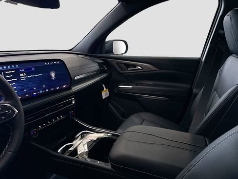 New 2026 Chevrolet Traverse LT w/ LPO, Floor Liner Package image 24