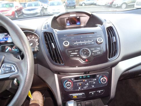 Used 2017 Ford Escape SE image 17