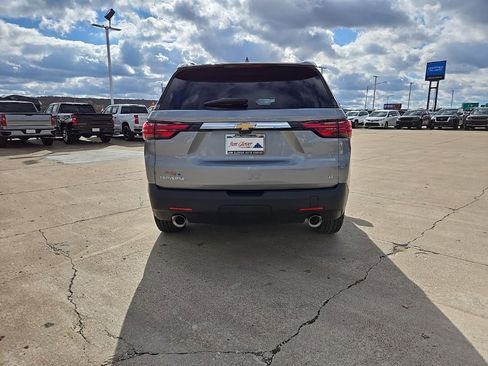 Used 2023 Chevrolet Traverse LT w/ Rear Camera Mirror Package image 4