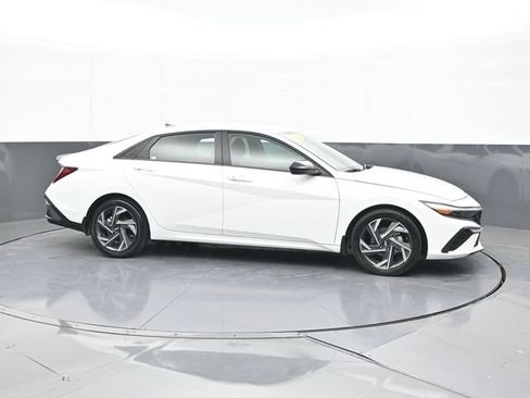 Used 2025 Hyundai Elantra Sport FWD image 18