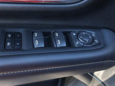 Used 2022 GMC Yukon SLT w/ SLT Luxury Package AWD/4WD image 15