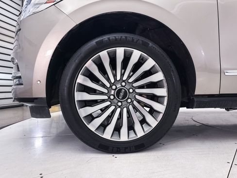 Used 2018 Lincoln Navigator Reserve w/ Technology Package AWD/4WD image 18