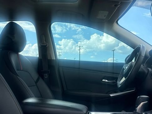 Used 2023 Nissan Sentra SR w/ SR Premium Package FWD image 31