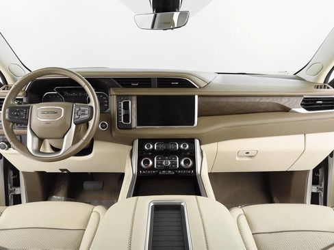 Used 2021 GMC Yukon Denali w/ Denali Premium Package image 12