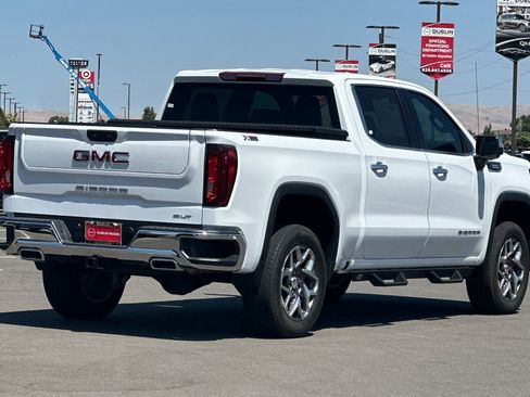 Used 2022 GMC Sierra 1500 SLT w/ X31 Off-Road Package image 4