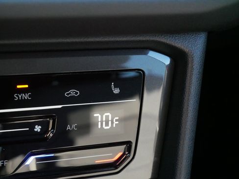 Certified 2022 Volkswagen Tiguan SEL R-Line image 31