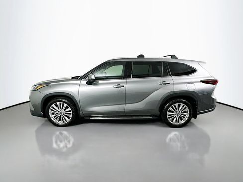 Certified 2025 Toyota Highlander Platinum AWD/4WD image 8
