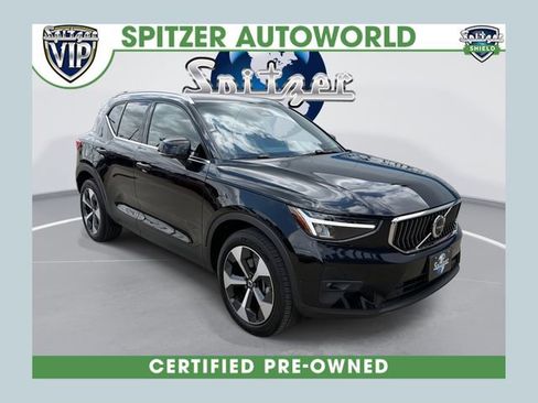 Used 2025 Volvo XC40 B5 Plus AWD/4WD image 1