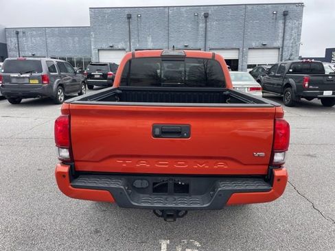 Used 2018 Toyota Tacoma TRD Off-Road w/ Technology Package image 3