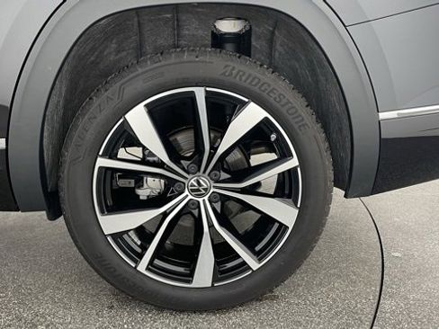 Used 2024 Volkswagen Atlas SEL Premium R-Line image 54