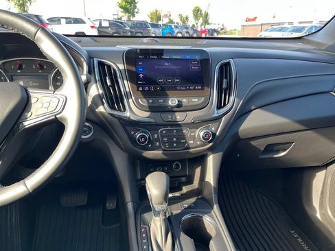 Used 2024 Chevrolet Equinox Premier FWD image 23
