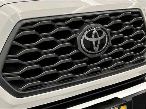 Used 2023 Toyota Tacoma TRD Off-Road w/ Technology Package image 33