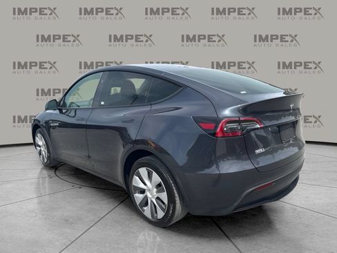 Used 2024 Tesla Model Y Long Range AWD/4WD image 3