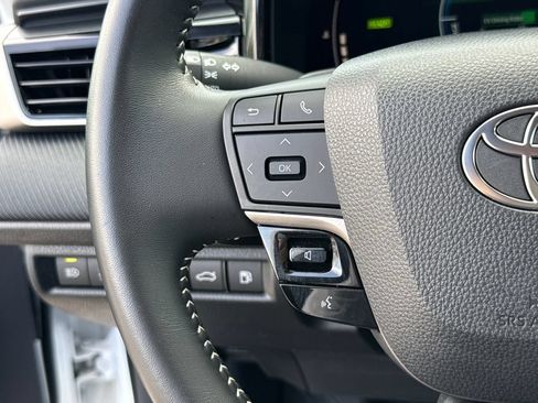 Used 2025 Toyota Camry SE FWD image 15