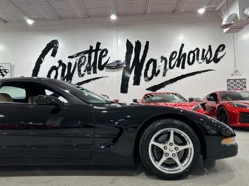Used 2004 Chevrolet Corvette Coupe image 5
