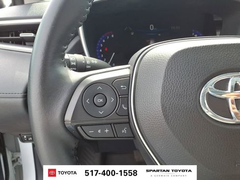 Used 2022 Toyota Corolla Cross XLE w/ Convenience Package AWD/4WD image 18