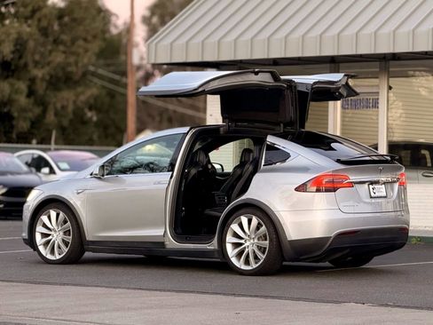 Used 2016 Tesla Model X Performance image 7