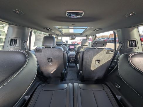 New 2025 Jeep Grand Cherokee L Limited image 19