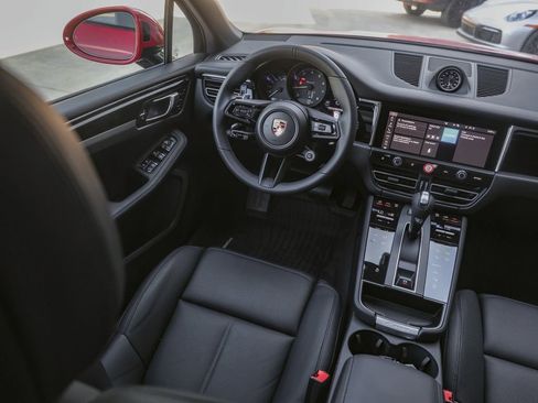 New 2026 Porsche Macan Turbo image 36