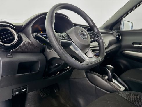 Used 2019 Nissan Kicks SV image 27