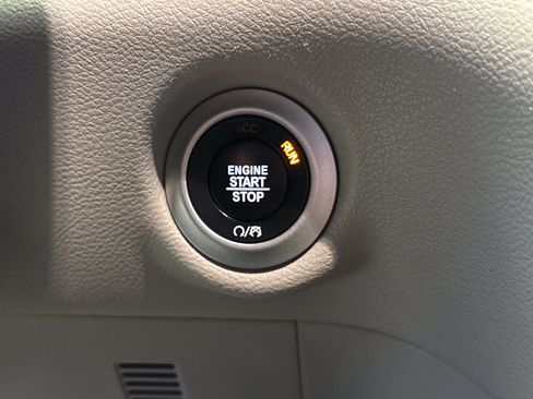 Used 2022 Chrysler Pacifica Touring-L FWD image 23