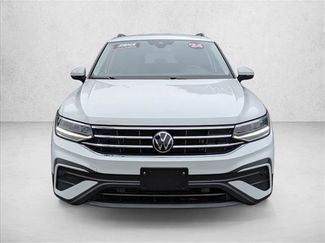 Used 2024 Volkswagen Tiguan SE video 2