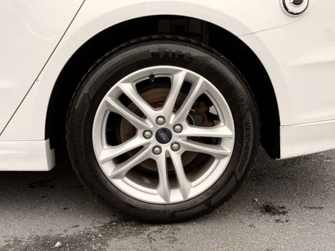 Used 2018 Ford Fusion SE w/ Equipment Group 602A FWD image 11