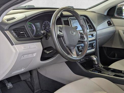 Used 2019 Hyundai Sonata SE FWD image 2
