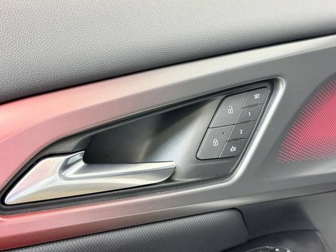 Used 2024 Chevrolet Equinox EV RS FWD image 9