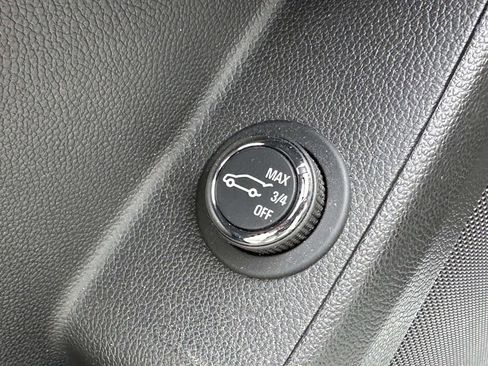 Used 2023 Chevrolet Traverse LT image 21