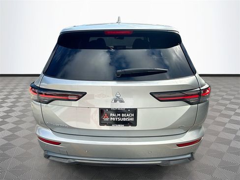 New 2026 Mitsubishi Outlander SE image 6