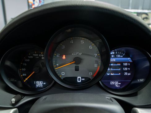 Used 2020 Porsche 718 Cayman GT4 RWD image 32