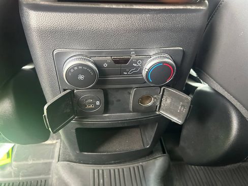 Used 2021 Ford Explorer XLT w/ Equipment Group 202A AWD/4WD image 13