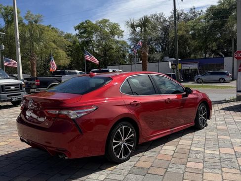 Used 2019 Toyota Camry SE image 5
