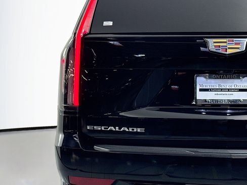 Used 2023 Cadillac Escalade ESV V image 15