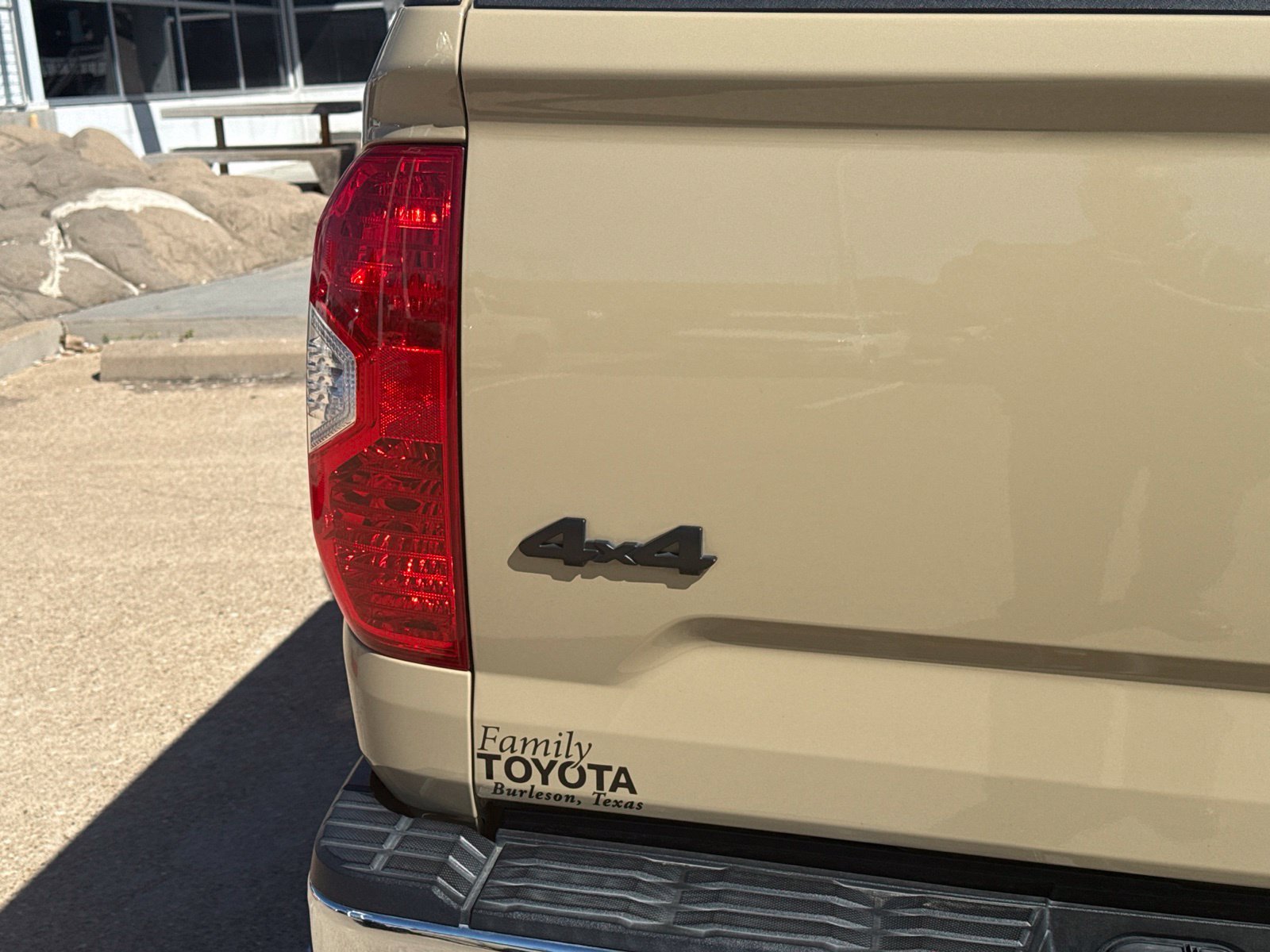 Used 2020 Toyota Tundra SR5 w/ SR5 Leather Package AWD/4WD image 3
