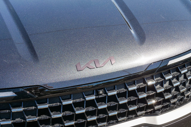 Certified 2025 Kia Carnival SX Prestige FWD image 4