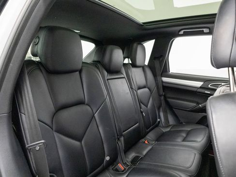 Used 2017 Porsche Cayenne S AWD/4WD image 29