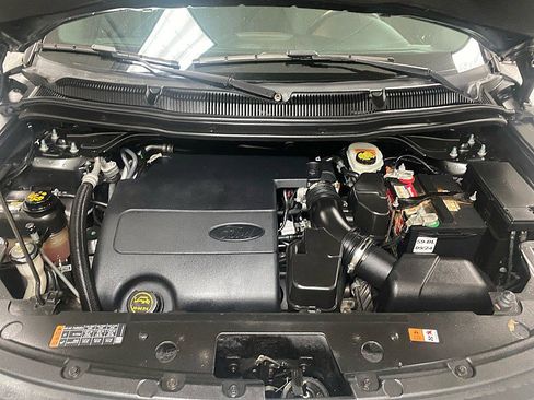 Used 2017 Ford Explorer XLT image 17