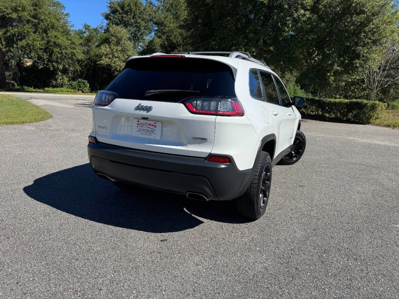 Used 2019 Jeep Cherokee Latitude Plus w/ Cold Weather Group AWD/4WD image 36