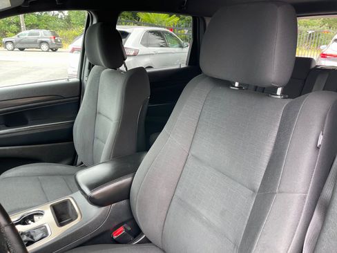 Used 2017 Jeep Grand Cherokee Laredo w/ Quick Order Package 23E image 12