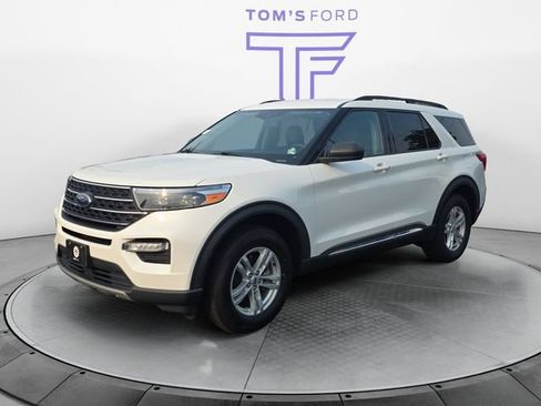 Certified 2023 Ford Explorer XLT w/ Equipment Group 202A AWD/4WD image 1