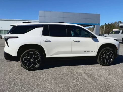 Used 2025 Chevrolet Traverse High Country w/ LPO, Floor Liner Package image 9