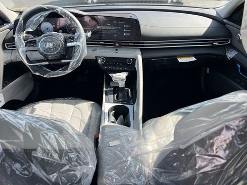New 2026 Hyundai Elantra Limited FWD image 14