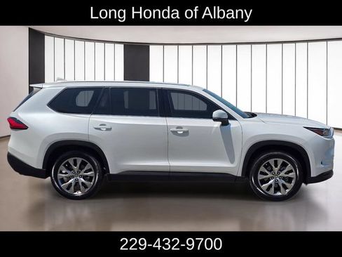 Used 2024 Toyota Grand Highlander FWD image 6
