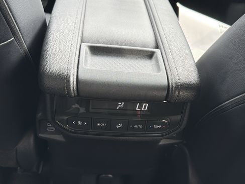 Used 2024 Toyota Grand Highlander AWD image 24