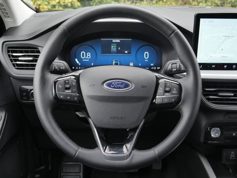 Certified 2025 Ford Escape Platinum AWD/4WD image 15