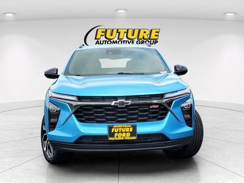 Used 2025 Chevrolet Trax RS w/ Driver Confidence Package FWD image 2