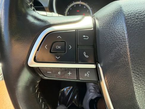 Used 2023 Toyota Highlander AWD image 30