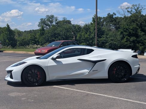 Used 2025 Chevrolet Corvette E-Ray AWD/4WD image 6
